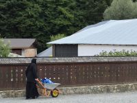 Nonne bei der Arbeit  &ndash; &copy; Annette Profft (Eberhardt TRAVEL)