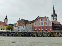 Kleiner Platz in Herrmannstadt (Sibiu) &ndash; &copy; Monika Cortese (Eberhardt TRAVEL)