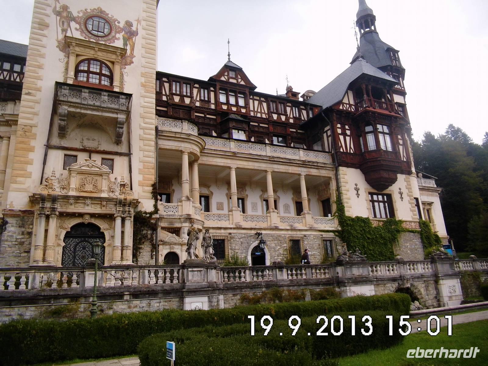 Schloss Peles vom Garten aus &ndash; &copy; Elke Storch (Eberhardt TRAVEL)