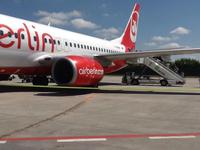 unser Flieger ist startbereit &ndash; &copy; Petra Hanschke (Eberhardt TRAVEL)