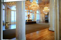 Eremitage: Saal mit berühmter Pfauenuhr in der Glasvitrine &ndash; &copy; Petra Hanschke (Eberhardt TRAVEL)