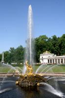  Wasserspiele und Fontänen in Peterhof