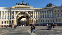Winterpalais um die Alexandersäule &ndash; &copy; Steffi Zimmermann (Eberhardt TRAVEL)