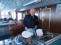 DSCN3408  Kapitän mit Schiffsjunge &ndash; &copy; Kerstin Veit (Eberhardt TRAVEL)