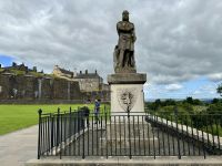3. Reisetag – Über Stirling in die Highlands – Robert the Bruce vor dem Stirling Castle &ndash; &copy; Andreas Wolfsteller (Eberhardt TRAVEL)