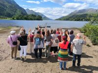 Harry Potter Fans am Loch Shiel  &ndash; &copy; Heike Jack (Eberhardt TRAVEL)