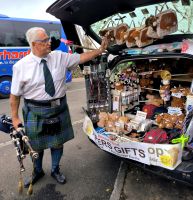 Welcome to Scotland - Alan the Piper &ndash; &copy; Heike Jack (Eberhardt TRAVEL)