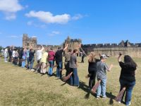 Alnwick Castle - Broomstick Training &ndash; &copy; Heike Jack (Eberhardt TRAVEL)