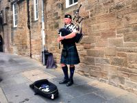Edinburgh Piper &ndash; &copy; Heike Jack (Eberhardt TRAVEL)