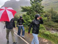Tapfer durch den Regen &ndash; &copy; Heike Jack (Eberhardt TRAVEL)