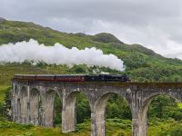 Der Hogwarts Express auf dem Glenfinnan Viadukt &ndash; &copy; Heike Jack (Eberhardt TRAVEL)