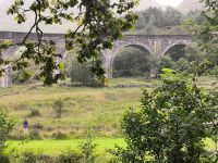 Glenfinnan Viadukt mit Hirsch (Suchbild) &ndash; &copy; Heike Jack (Eberhardt TRAVEL)