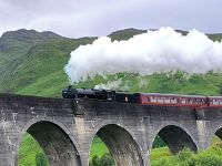 Der Hogwarts Express auf dem Glenfinnan Viadukt &ndash; &copy; Heike Jack (Eberhardt TRAVEL)