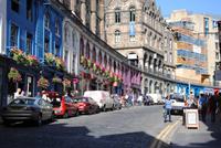Grassmarket in Richtung Burg &ndash; &copy; Philipp Schmitz (Eberhardt TRAVEL)