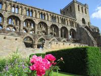 Jedburgh Abbey1 &ndash; &copy; Peter Rudolph (Eberhardt TRAVEL)