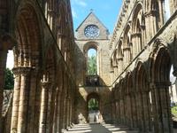 144-Jedburgh-Abbey &ndash; &copy; Dirk Schlosser (Eberhardt TRAVEL)