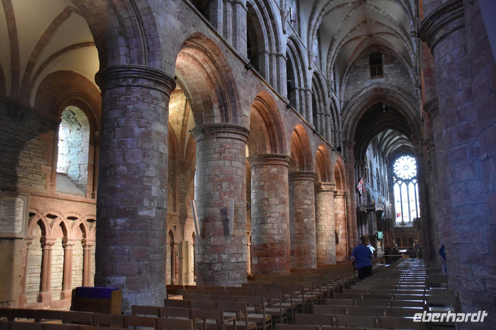 298 Okneys, Kirkwall, St Magnus Cathedral &ndash; &copy; Konrad Füssel (Eberhardt TRAVEL)