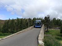 unser Bus über eine schmale Steinbrücke &ndash; &copy; Uta Schöne (Eberhardt TRAVEL)