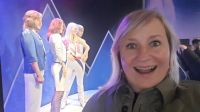 Silvesterreise Stockholm - Reiseleiterin Franzi im ABBA-Museum &ndash; &copy; Franziska Bergmann (Eberhardt TRAVEL)