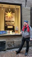 Silvesterreise Stockholm - Reiseleiter Tim beim Rundgang in der Altstadt Gamla Stan &ndash; &copy; Franziska Bergmann (Eberhardt TRAVEL)