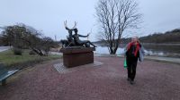 Silvesterreise Stockholm - Reiseleiter Tim an Diana-Brunnen &ndash; &copy; Franziska Bergmann (Eberhardt TRAVEL)