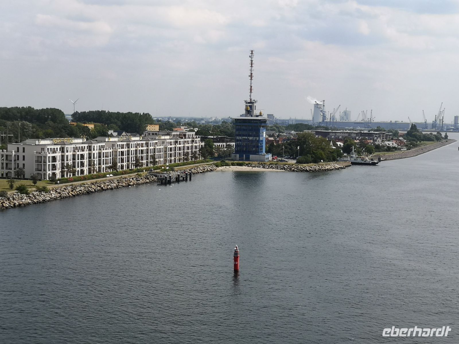 Hafeneinfahrt in Rostock &ndash; &copy; Jürgen Müller (Eberhardt TRAVEL)