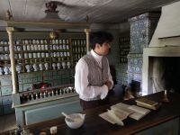 Apotheker im Skansen &ndash; &copy; Jürgen Müller (Eberhardt TRAVEL)