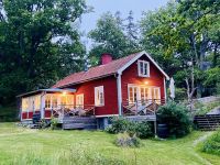 Göta Kanal Kreuzfahrt - Schleuse Södertälje Sommerhaus &ndash; &copy; Heike Wagner (Eberhardt TRAVEL)