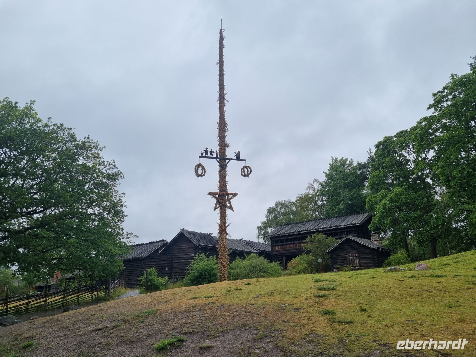 Freilichtmuseum Skansen - schwedischer Mittsommerbaum (Midsommarstång oder Majstång) &ndash; &copy; Katrin Deutschbein (Eberhardt TRAVEL)