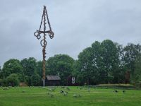 Freilichtmuseum Skansen - schwedischer Mittsommerbaum (Midsommarstång oder Majstång) &ndash; &copy; Katrin Deutschbein (Eberhardt TRAVEL)
