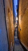 Stockholm - Gamla Stan - Schmalste Gasse Stockholms &ndash; &copy; Martin Büchner (Eberhardt TRAVEL)