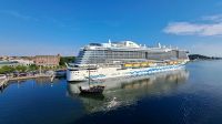Hansekogge zur Kieler Woche vor Kreuzfahrtschiff &ndash; &copy; Martin Büchner (Eberhardt TRAVEL)
