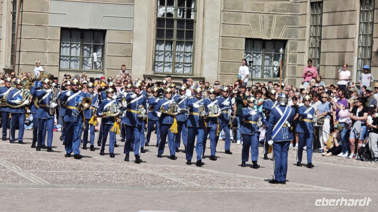 Stadrundfahrt Stockholm - Wachwechsel am Schloss &ndash; &copy; Peter Walther (Eberhardt TRAVEL)