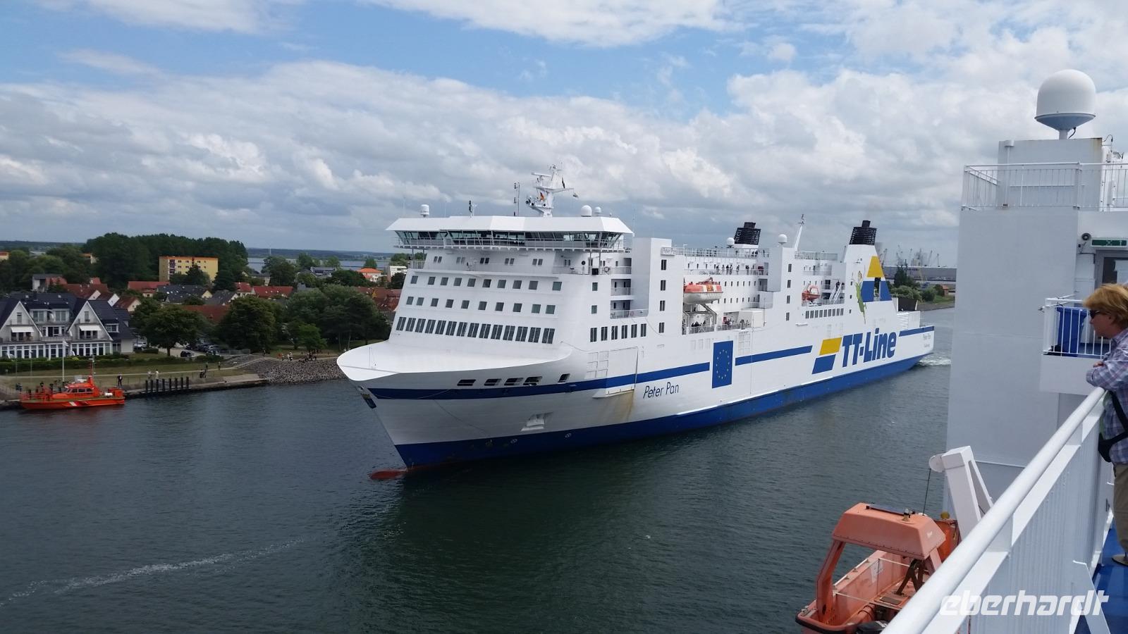 TT Line M/S Nils Holgersson trifft auf M/S Peter Pan von Trelleborg nach Rostock &ndash; &copy; Martin Büchner (Eberhardt TRAVEL)