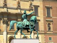 2004 Seit November 2014 ist  für das Königsschloß ein warmes Rosa als Farbton festgelegt &ndash; &copy; Armin Harsdorff (Eberhardt TRAVEL)
