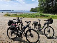 3048 Trinkpause vor Hovmantorp &ndash; &copy; Armin Harsdorff (Eberhardt TRAVEL)
