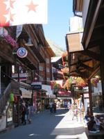 Zermatt - Bahnhofstraße &ndash; &copy; Annette Weise (Eberhardt TRAVEL)