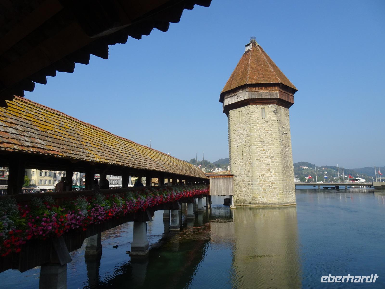 Luzern, Kapellbrücke mit Wasserturm &ndash; &copy; Hartwig Köllner (Eberhardt TRAVEL)