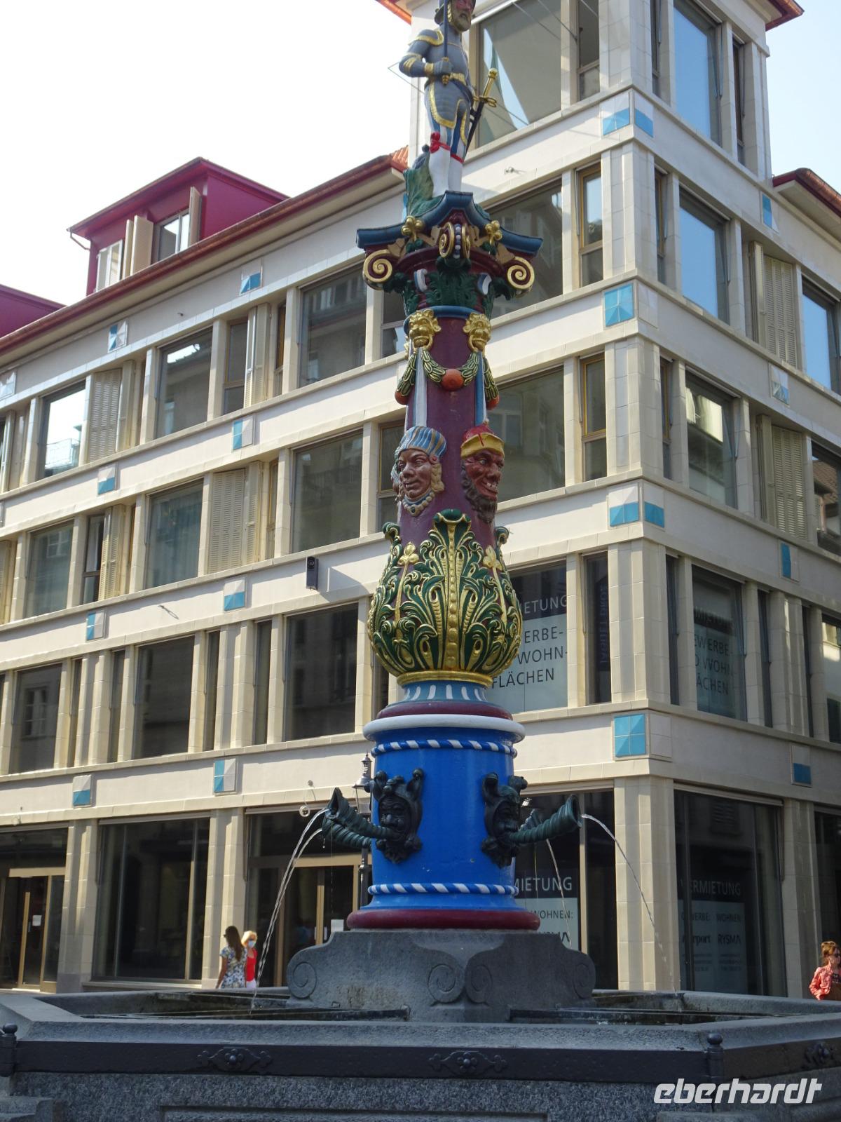 Luzern, Fritschibrunnen - Fastnachtsbrunnen (errichtet 1918) &ndash; &copy; Hartwig Köllner (Eberhardt TRAVEL)