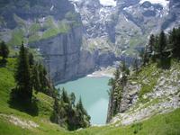 Wanderung über den Heuberg mit Blick auf den Oeschinensee