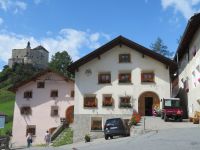 015 Tarasp - typisches Engadiner Haus &ndash; &copy; Annette Weise (Eberhardt TRAVEL)