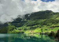Fahrt mit dem Luzern-Interlaken Express - Lungernsee &ndash; &copy; Katrin Deutschbein (Eberhardt TRAVEL)