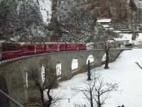 047 Fahrt mit dem Bernina-Express - Kreisviadukt in Brusio &ndash; &copy; Annette Weise (Eberhardt TRAVEL)