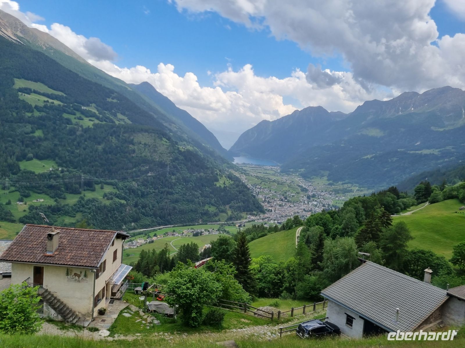 Fahrt mit dem Bernina-Express... (Blick ins Val di Poschiavo) &ndash; &copy; Katrin Deutschbein (Eberhardt TRAVEL)