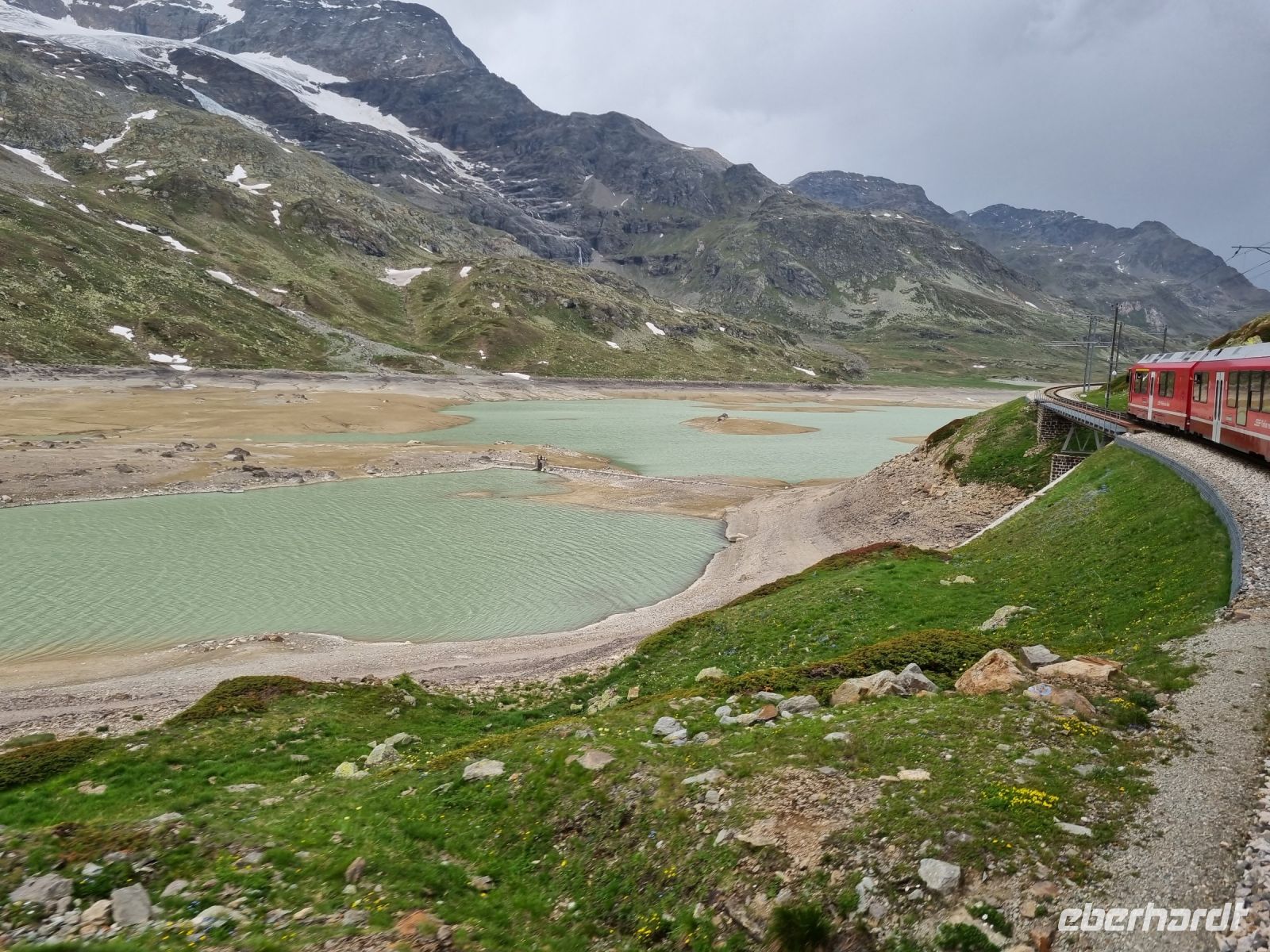Fahrt mit dem Bernina-Express... (Lago Bianco) &ndash; &copy; Katrin Deutschbein (Eberhardt TRAVEL)