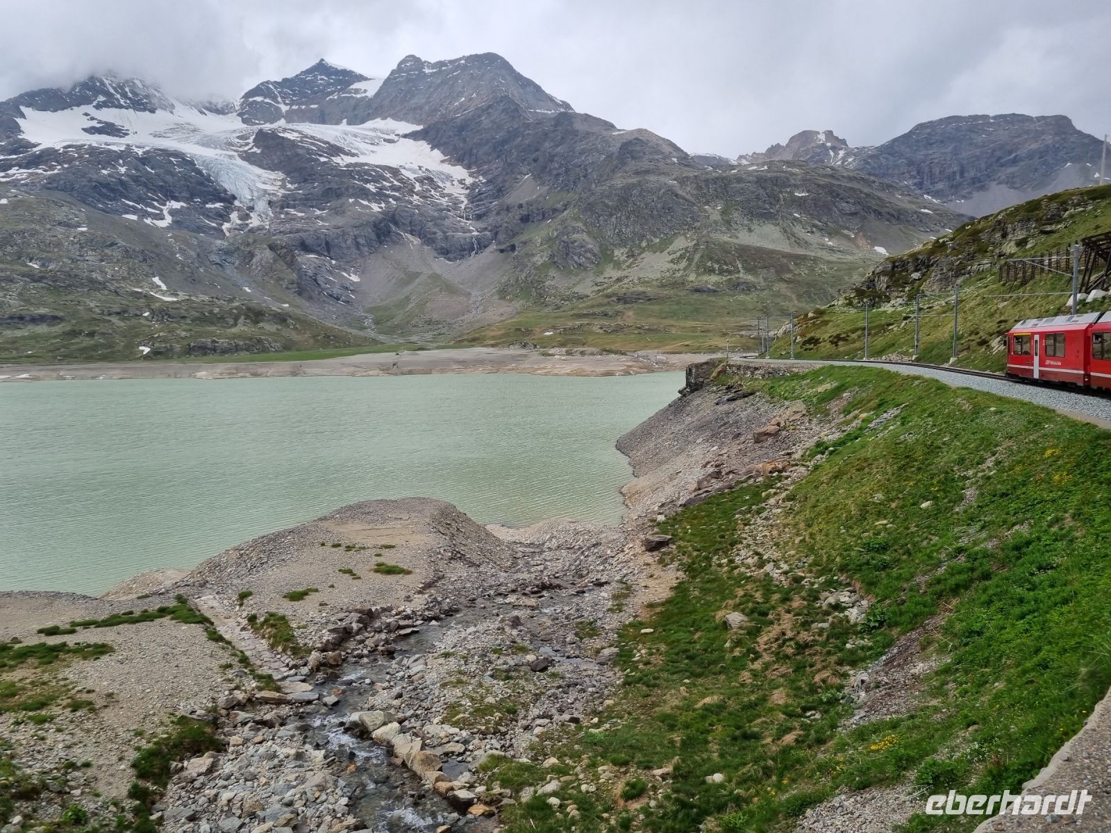 Fahrt mit dem Bernina-Express... (Lago Bianco) &ndash; &copy; Katrin Deutschbein (Eberhardt TRAVEL)