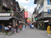 074 Zermatt - Bahnhofstrasse &ndash; &copy; Annette Weise (Eberhardt TRAVEL)