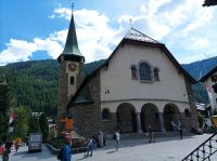 Zermatt, Kirchplatz &ndash; &copy; Gisela Gerlach (Eberhardt TRAVEL)
