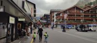 067-Zermatt-Einkaufsstrasse &ndash; &copy; Johannes Dieter Pfennig (Eberhardt TRAVEL)