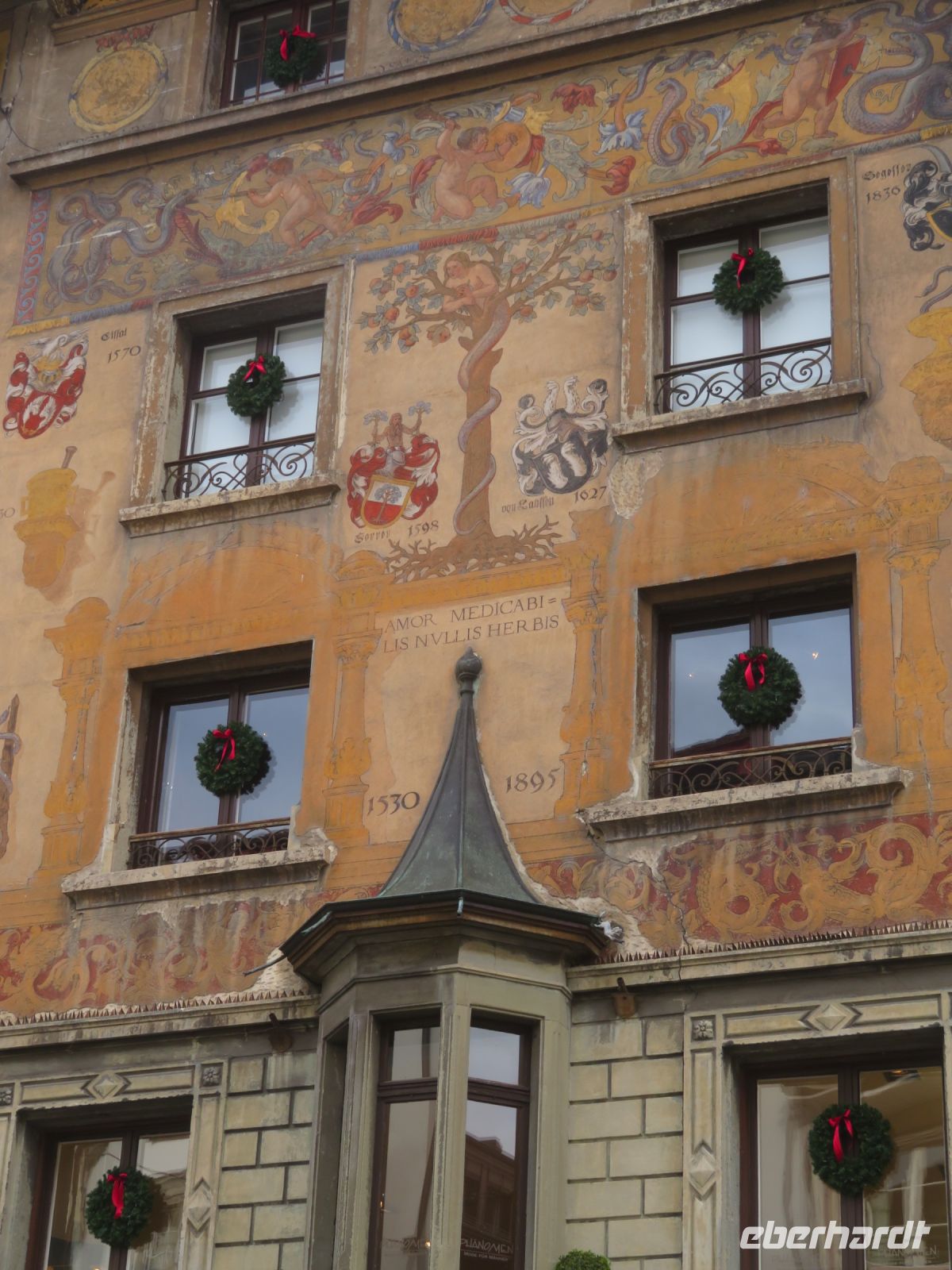 041 Luzern - Fassade einer ehemaligen Apotheker &ndash; &copy; Annette Weise (Eberhardt TRAVEL)